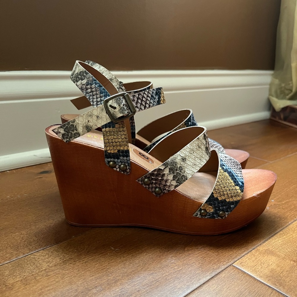 NWOT Madden Girl Women’s Snake Print Wedges